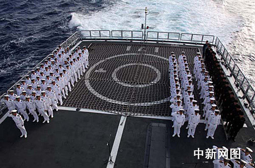 中國護(hù)航編隊(duì)在印度洋舉行升旗儀式迎新年(圖)