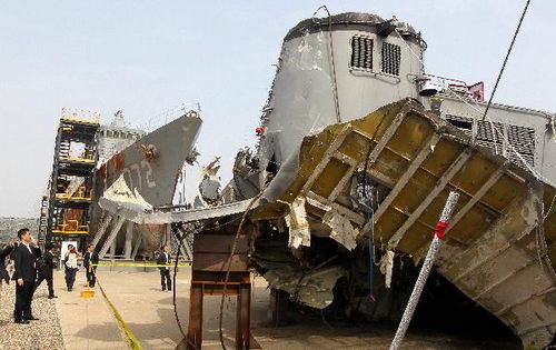 圖為5月19日在韓國平澤展示的“天安”號警戒艦殘骸。新華社/聯(lián)合通訊社