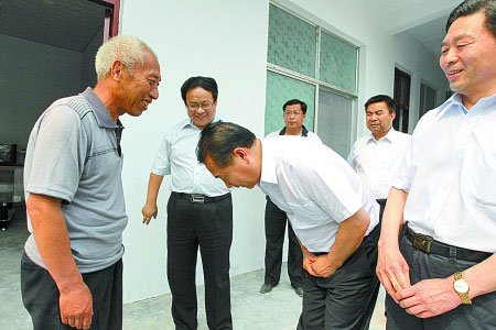 趙作海新居建成 河南高院院長(zhǎng)登門(mén)道歉(圖)