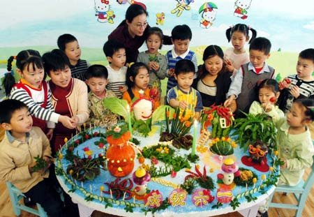 山寨幼兒園成貧困家長(zhǎng)唯一選擇 孩子未來(lái)尷尬 