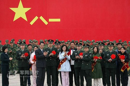 黑龍江省軍區(qū)邊防某團(tuán)，開展評(píng)選“十佳軍嫂”和“十佳優(yōu)秀軍人家庭”活動(dòng)。