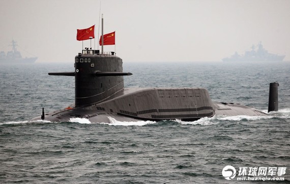 2009年4月23日，在中國人民解放軍海軍成軍60周年儀式上的中國海軍092戰(zhàn)略核潛艇