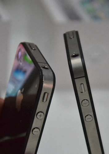 iphone4s開售，青島iphone4s真機實拍，銷售員介紹iphone4s套餐及辦理方法