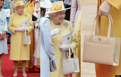 英女王迎來(lái)登基60周年隨身小包中物件曝光（圖）