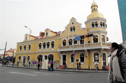 蘭山路與郯城路路口的商業(yè)小樓充滿歐洲風情