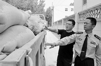 民警查獲的假水泥。