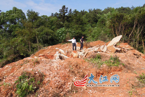 學(xué)者墳?zāi)乖鈴?qiáng)拆，尸骨被支鍋火化