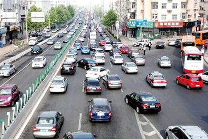 青島膠寧高架桑梓路路口今起只進不出