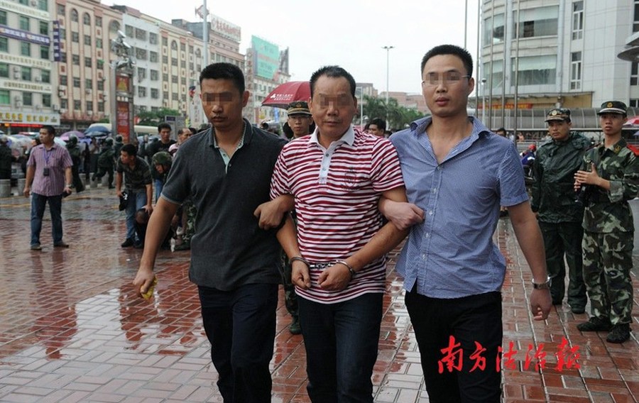 抓獲涉黑犯罪團伙主犯胡某昇。南方法治報 錢文攀 攝