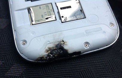 三星一款Galaxy S III旗艦手機在汽車內(nèi)爆炸