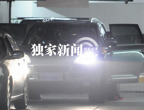 王學(xué)圻深夜駕車送范冰冰回家 大聲說(shuō)笑似關(guān)系密切 王學(xué)圻深夜駕車送范冰冰回家 大聲說(shuō)笑似關(guān)系密切