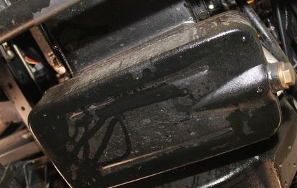 新?lián)Q揚子校車又現(xiàn)發(fā)動機(jī)漏油 質(zhì)量頻現(xiàn)稱正常