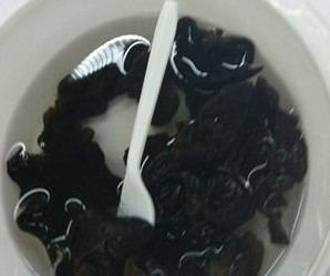 沃爾瑪一級黑木耳一泡變白 樂天馬特價格欺詐