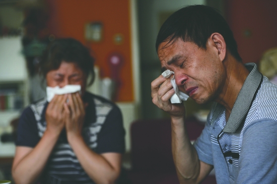 羅洪玲父母提起女兒的婚姻悲劇，忍不住落淚