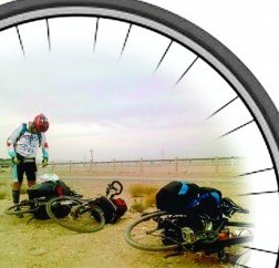 一騎單車闖巴黎:青島老少配騎行1萬(wàn)公里 耗半年圓夢(mèng)
