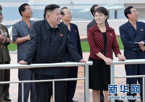 這張朝中社7月25日提供的照片顯示，朝鮮最高領(lǐng)導(dǎo)人金正恩元帥7月24日在平壤視察綾羅人民游樂園。