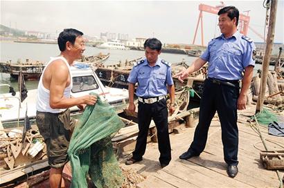 青島開海首日遇滑鐵盧 撈到一只螃蟹兩只對(duì)蝦 青島開海首日遇滑鐵盧 撈到一只螃蟹兩只對(duì)蝦