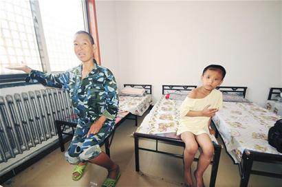 青島流浪智障女住小樹(shù)林懷胎6月 計(jì)生委稱(chēng)允許生