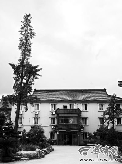 江蘇省鎮(zhèn)江市丹徒區(qū)辛豐鎮(zhèn)古大圣寺。最顯眼的不是大雄寶殿等殿堂，而是安養(yǎng)了170 余位老人。安養(yǎng)院本報記者孫強(qiáng)攝