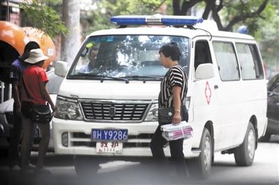 黑救護(hù)車(chē)多渠道攔病人坐地起價(jià) 毆打正規(guī)急救員