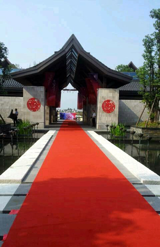 身價(jià)過(guò)億女富豪集體相親 妙齡少女居多