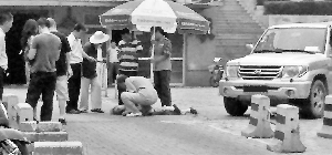 78歲老翁開(kāi)車掉頭撞死老伴 忙亂兩次誤撞