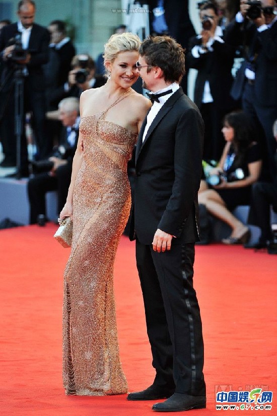 威尼斯電影節(jié)紅毯秀 女星重口透視華人4型男帥爆全場