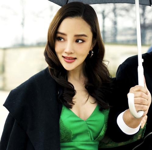 李小璐高清懷孕照 面容精致被贊五官無(wú)死角