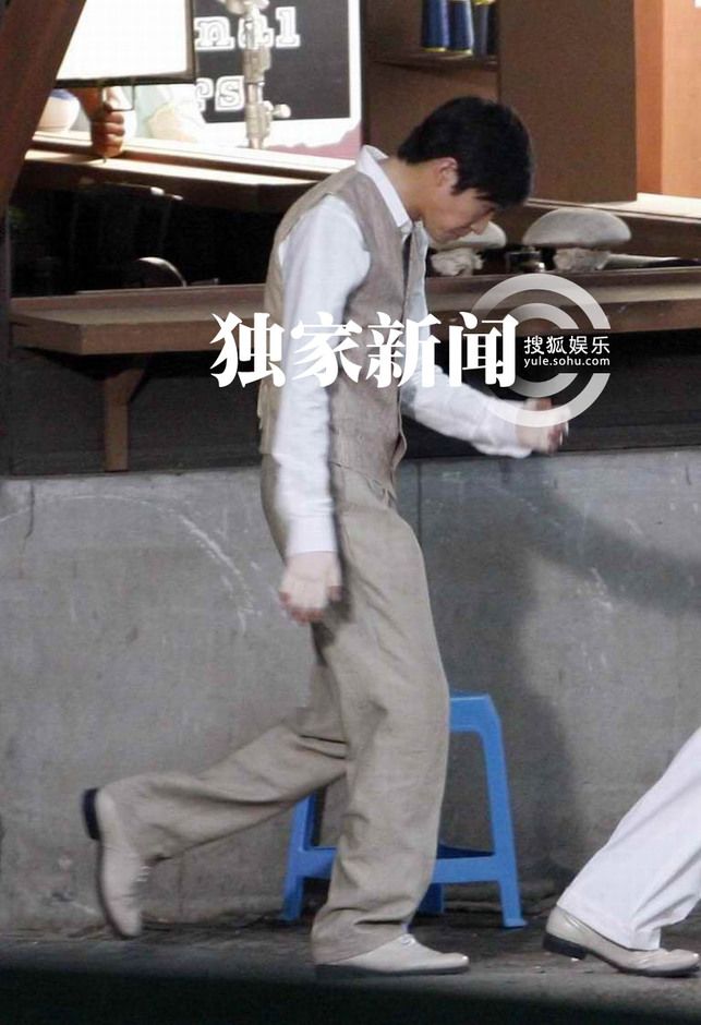 俞灝明穿彈力衣復(fù)出拍戲 《春天》片場(chǎng)正面照曝光