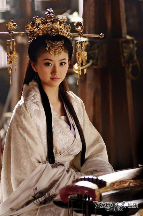 孫子大傳——景甜，本來景甜的美是甜美的小家碧玉，但是孫子大傳的造型做得大氣而古樸，效果反而比專門為景甜量身打造的戰(zhàn)國(guó)造型漂亮很多。