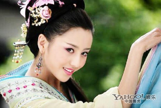 母儀天下——趙飛燕，佟麗婭。不得不說(shuō)趙飛燕的成功除了打光，扮相和顏的功勞，佟麗婭自己的眼神也很給力。演出了一個(gè)活色生香的趙飛燕