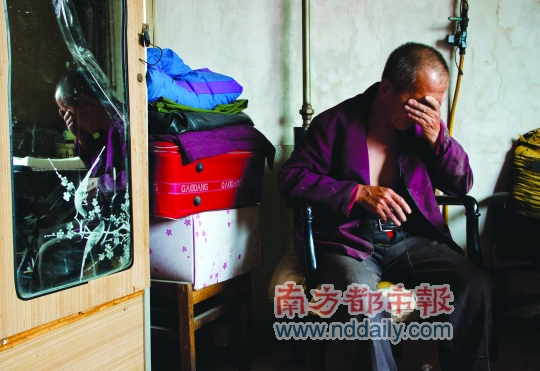 遇害城管中隊長申凱的父親說起兒子被夏俊峰刺死時十分悲傷。南都記者盧斌 攝