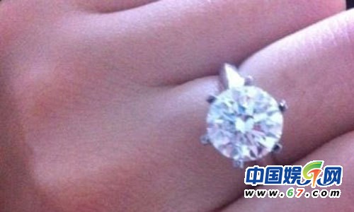 女星奢華鉆戒大PK 郭晶晶名店購鉆戒獨(dú)步天下