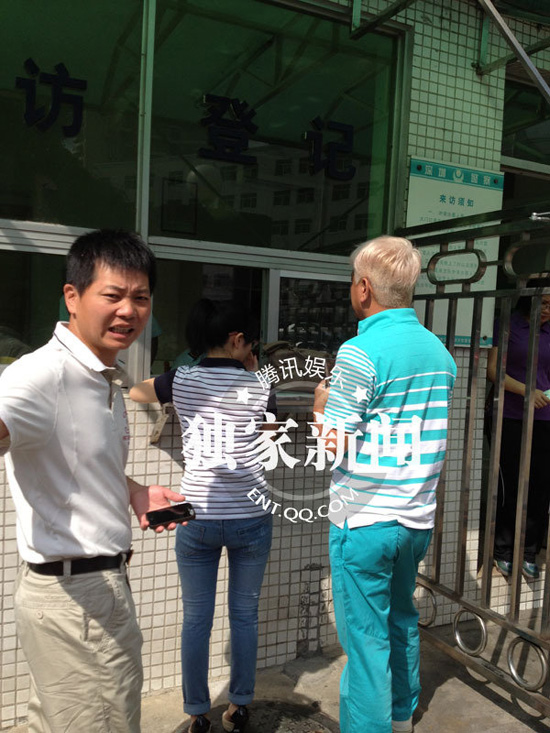 今日上午9點20分左右，陳百祥現(xiàn)身深圳市公安局經(jīng)濟犯罪偵查局