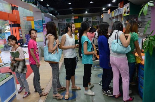 湖南高校強迫學(xué)生購專用手機 否則無法生活