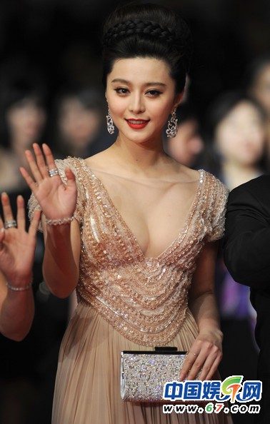 盤點(diǎn)女星紅毯華服妝容 范冰冰章子怡鞏俐國(guó)際范