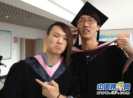 中國好聲音張瑋畢業(yè)照扮丑雷人 生活私照很個(gè)性