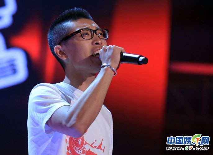 揭中國(guó)好聲音那英隊(duì)深厚背景 黃勇藏真身梁博變黑馬