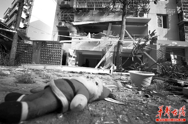 男子當(dāng)4歲女兒面引爆氣罐 鄰居稱(chēng)其為情所困