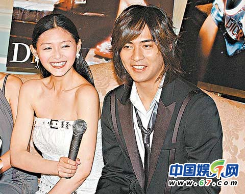 小S偶遇大S舊愛(ài)周渝民 熱情擁抱后各走各路