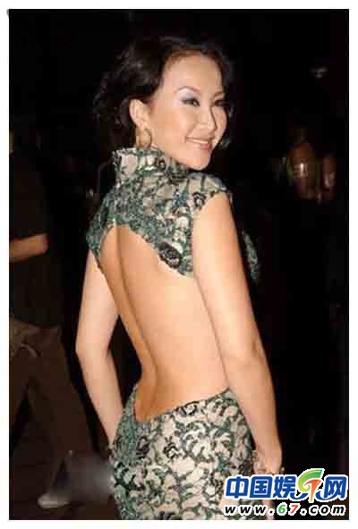 女星露滿背PK 戚薇香艷大尺度單挑舒淇張曼玉