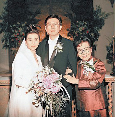 一線女星婚禮排場(chǎng)大PK 鐘楚紅百萬(wàn)婚紗戰(zhàn)林青霞