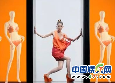林志玲遭禁播內(nèi)衣廣告曝光 胸部大特寫