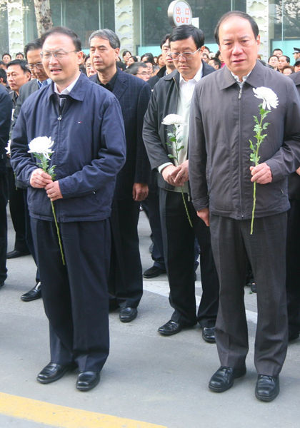 曝無德官員丑陋表演