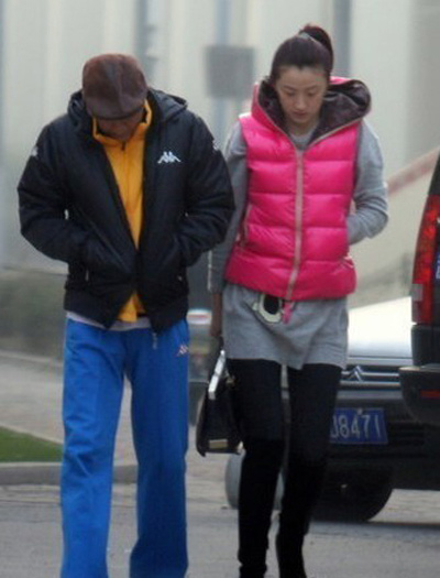 李若彤與富商男友親昵 男大女20歲 網(wǎng)友呼夢(mèng)碎