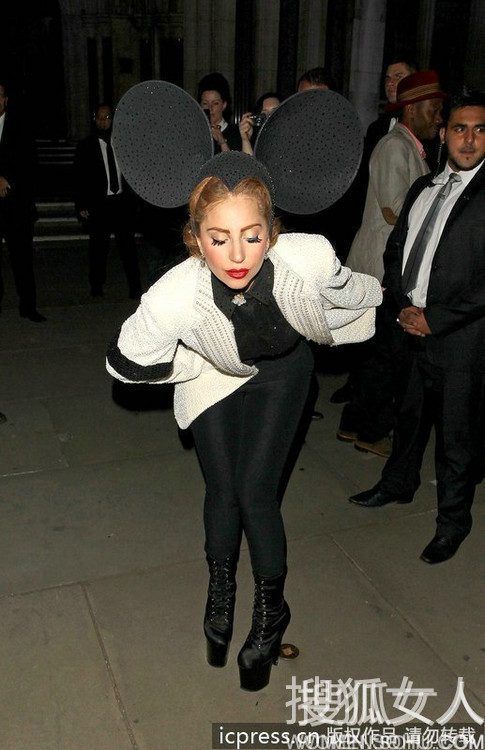 Lady Gaga生肉泳裝 雷人造型盤(pán)點(diǎn)