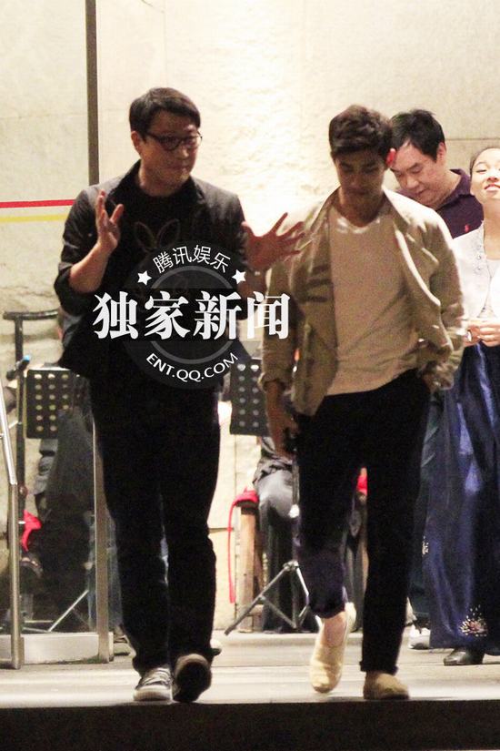黎明與愛徒李治廷喝醉 北京千萬元別墅首曝光