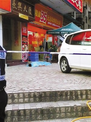 警方封鎖案發(fā)現(xiàn)場。深圳晚報(bào)記者朱冠宇攝