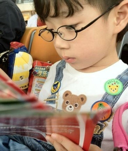 華少5歲兒子生活照曝光 妻子是我愛(ài)記歌詞編導(dǎo)