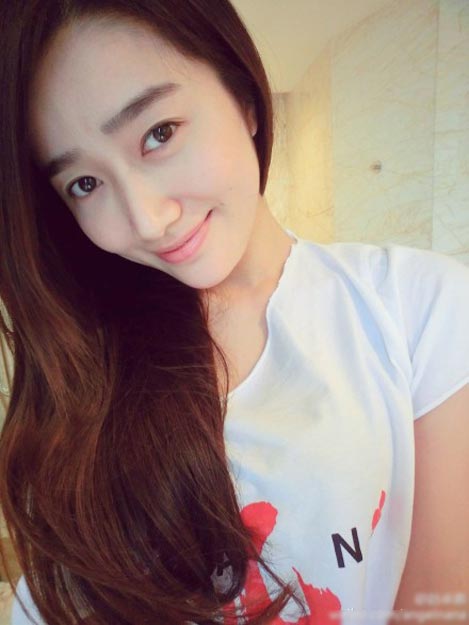 韓寒新歡趙卓娜PK妻子金麗華